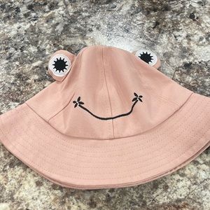 bucket hat